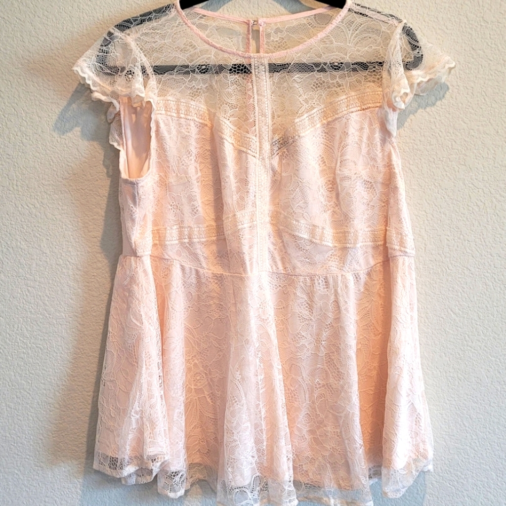 Torrid Light Pink/Blush Lace Detail Short Flutter Sleeve Blouse Top Size 0 (L)